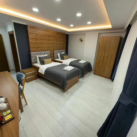 Vera Hotel *