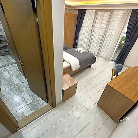 Vera 特拉布宗